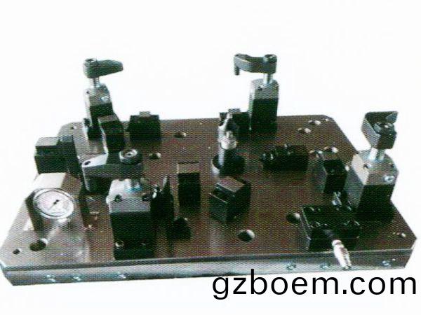 齒輪室(shi)罩蓋液壓裌具